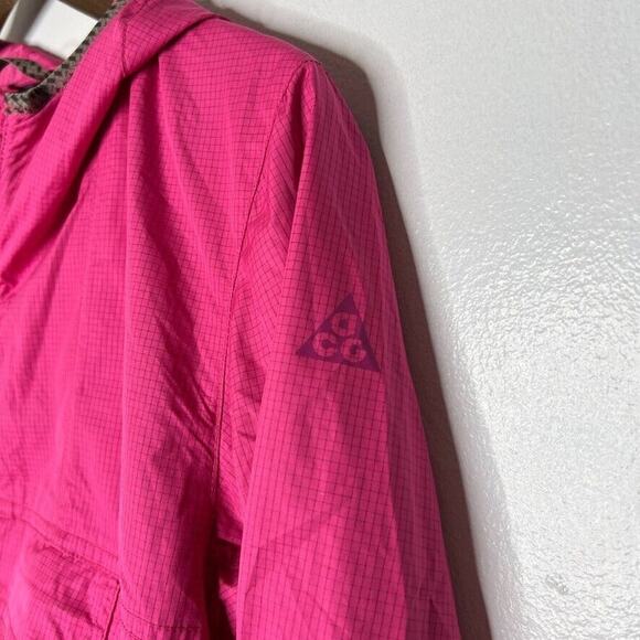 Nike ACG Women’s Pullover Jacket Pink Hooded Size M Lightweight Outdoor Gear - Picture 2 of 8